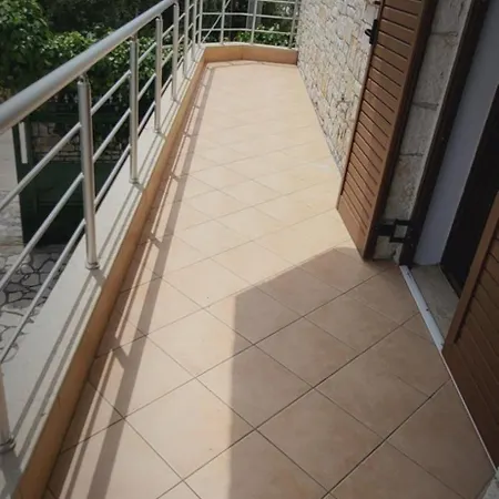 Eglent's Tourist House Gasthof Sarandë