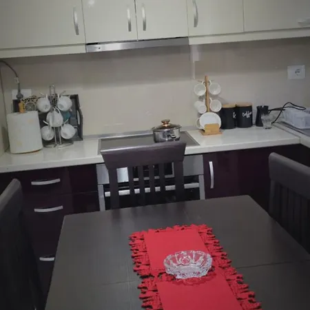Eglent's Tourist House 게스트하우스 3*