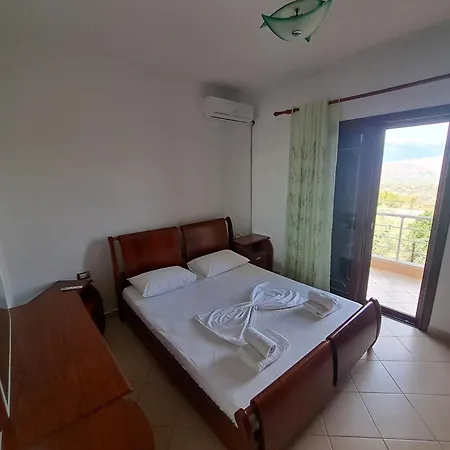 Eglent's Tourist House 게스트하우스 3*