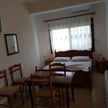 Eglent's Tourist House 게스트하우스 3*