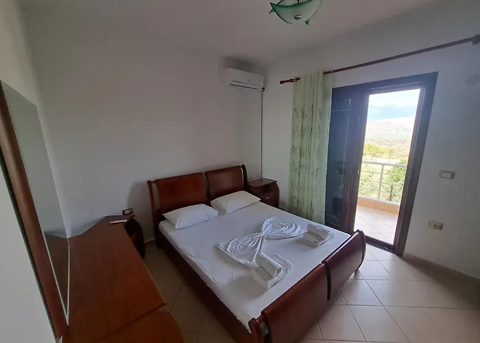 Eglent's Tourist House Affittacamere 3*