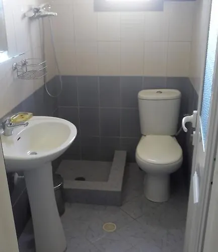 Eglent's Tourist House Affittacamere 3*