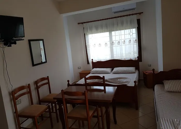 Eglent's Tourist House Affittacamere 3*